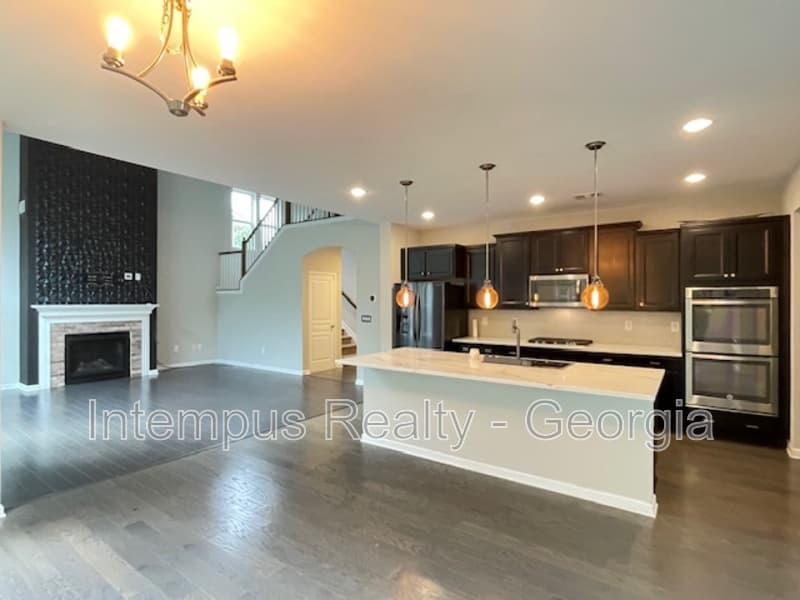 Powder Springs House: 3816 Thackary Dr