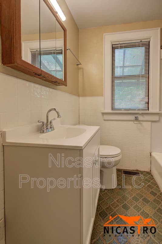 Columbus House: 184 E Frambes Avenue