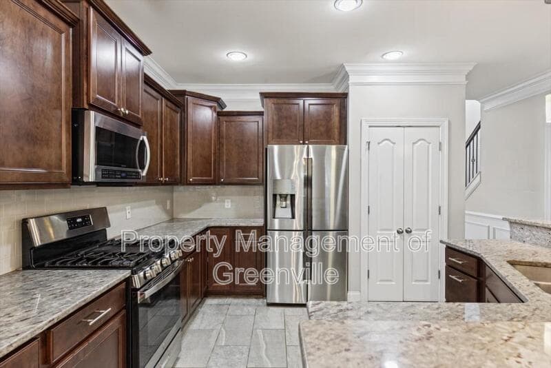 Simpsonville House: 10 Windsor Creek Ct