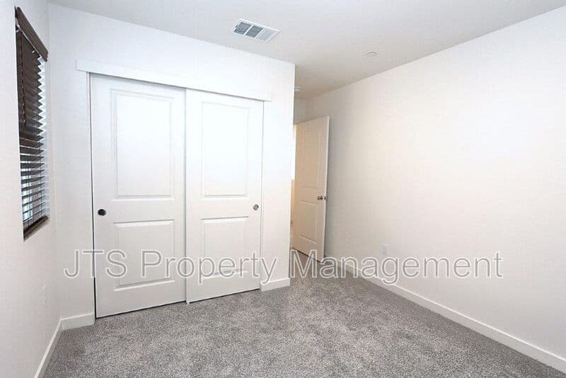Roseville House: 2049 Shady Tree Circle