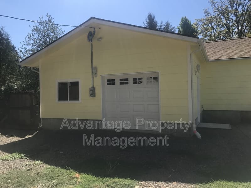 Corvallis House: 615 SE Atwood Ave