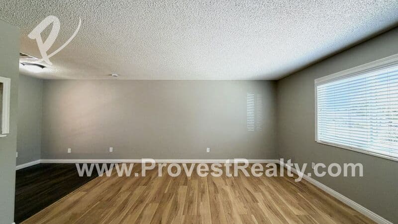 Hesperia House: 16397 Spruce St