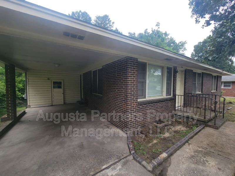 Augusta House: 2441 Dickey Rd