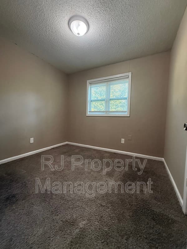 Memphis House: 4212 Falcon Dr