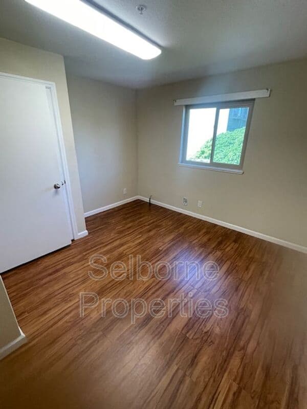 Oakland House: 524 41st St