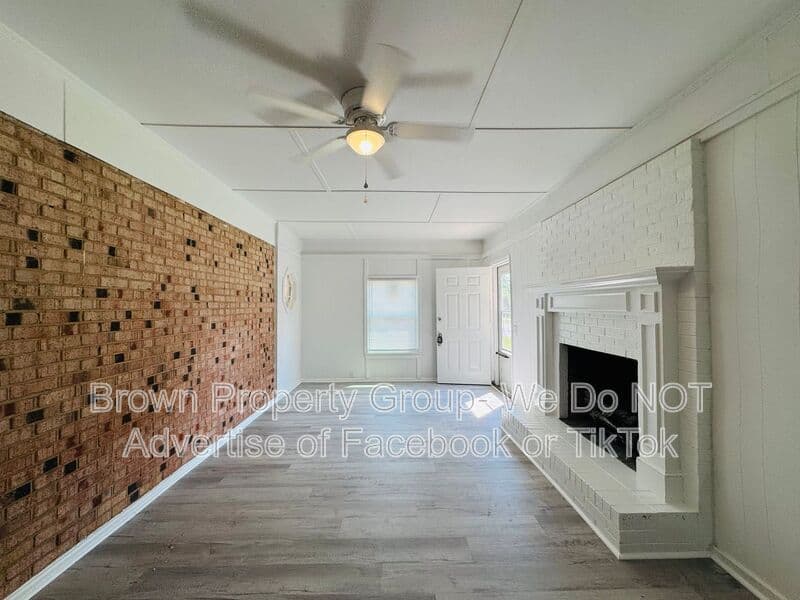 Fayetteville House: 5143 Longbranch Dr