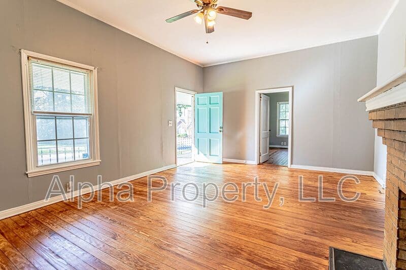 Greenville House: 32 Allen St