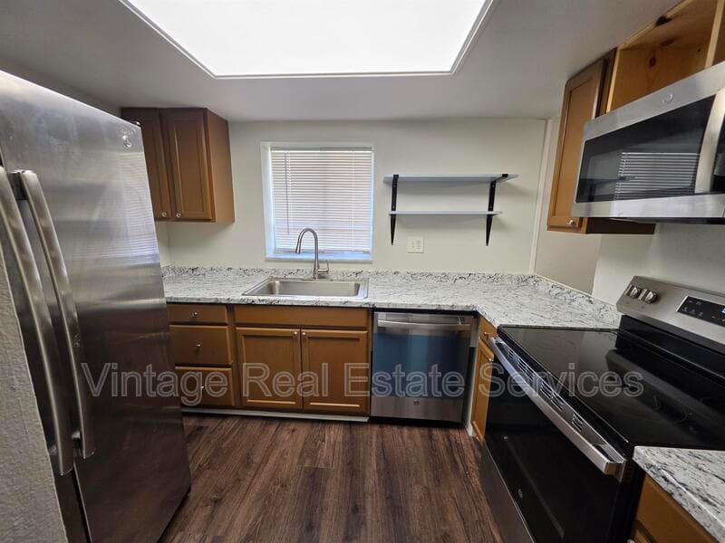 Brandon House: 851 Creekway Ct
