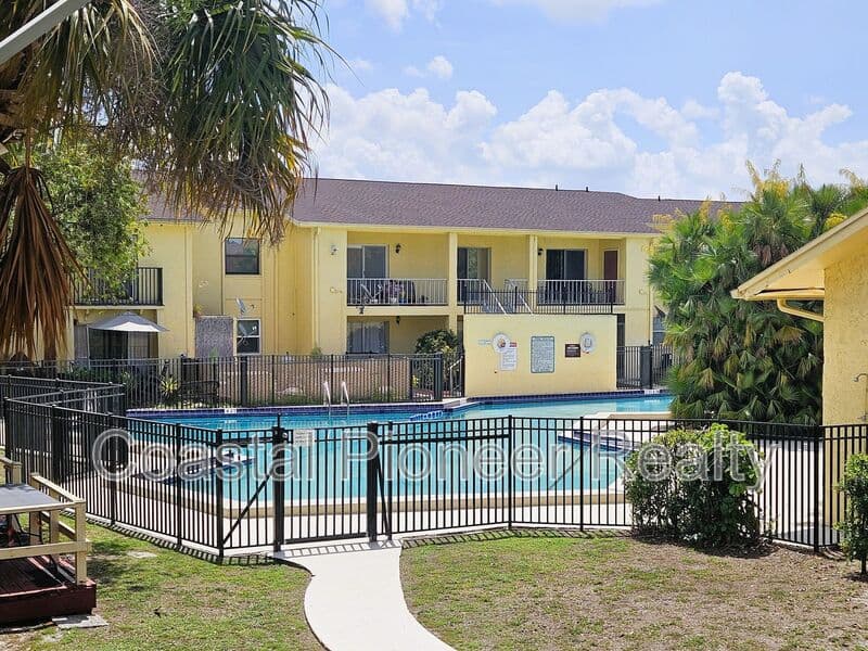 Tampa Townhome: 7573 Abonado R