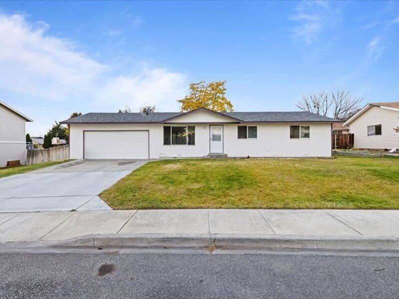 W. Richland House: 4940 Chukar Drive