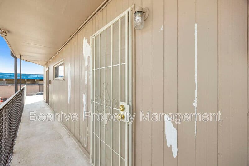 Mesa House: 430 W 3rd St