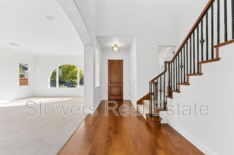 Danville House: 310 La Spezia