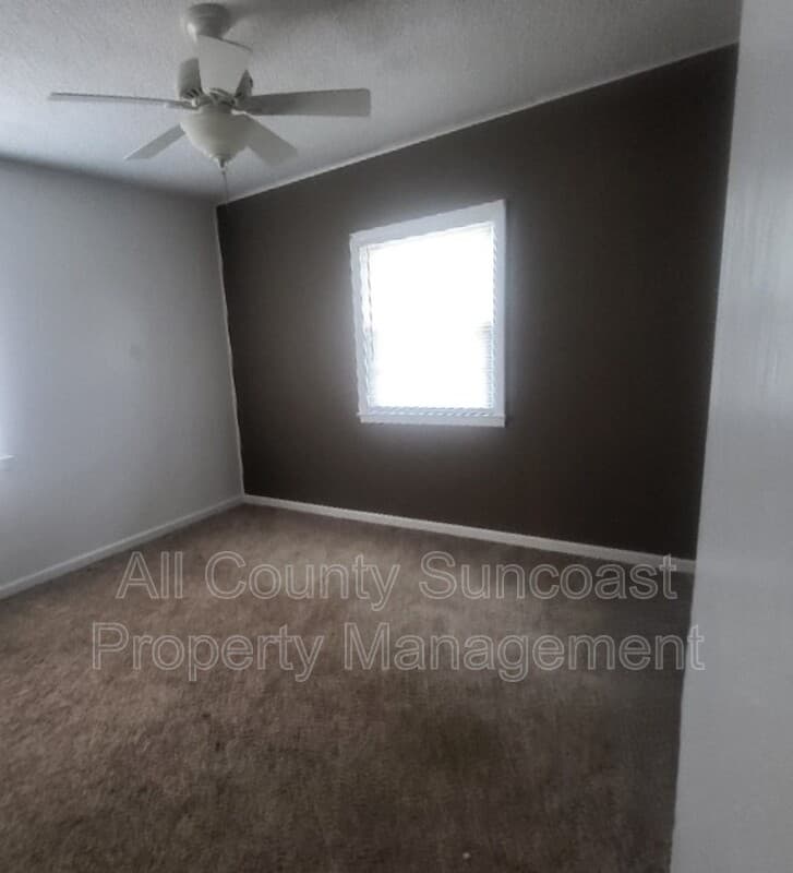 St.Petersburg House: 204 80th Ave N