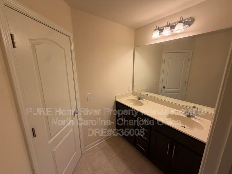 Mooresville House: 150 Farmers Folly Drive