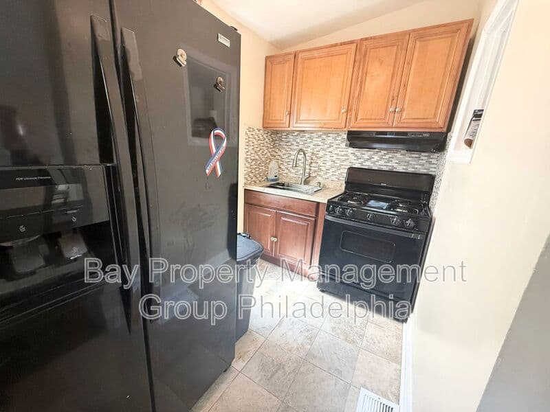 Collingdale House: 242 Pusey Ave