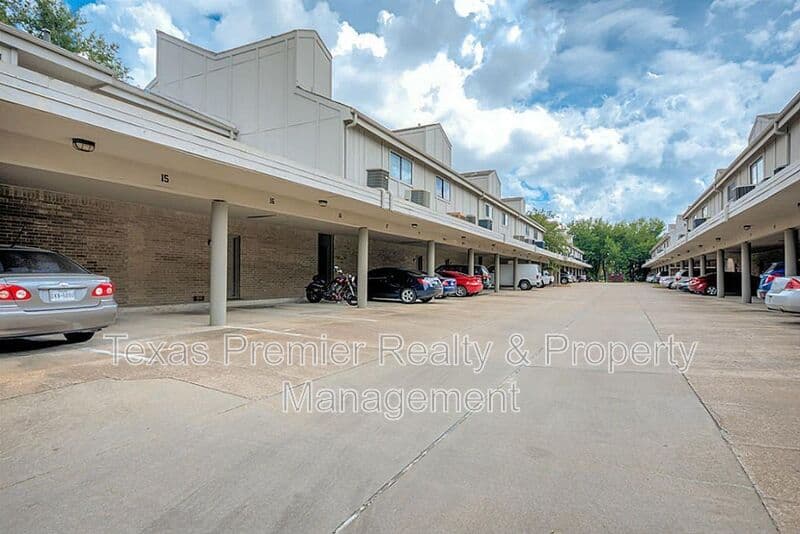 Houston Condo: 10811 Richmond Ave