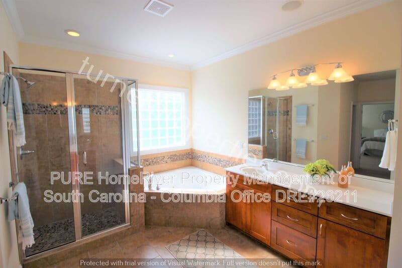 Columbia House: 395 Highland Point Drive