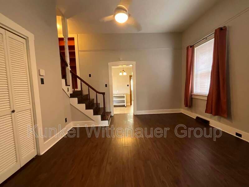 Belleville House: 120 Mascoutah Ave