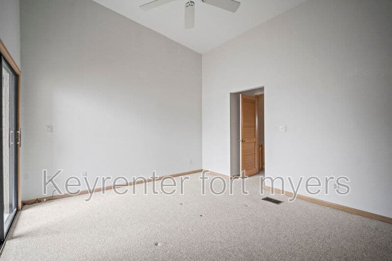 Fort Myers Beach House: 894 Buttonwood Dr