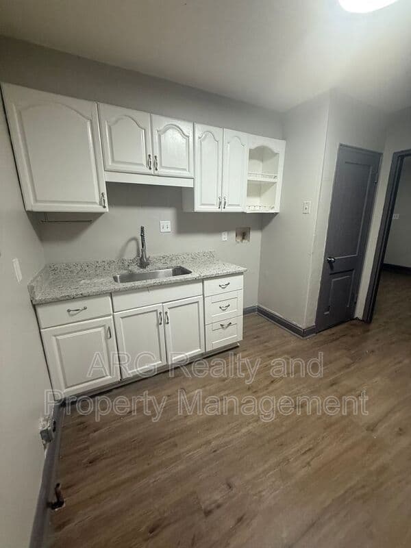 Atlanta House: 1375 Elizabeth Ave