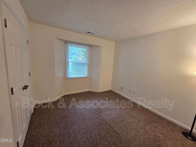 Raleigh Condo: 2011 Quaker Lndg