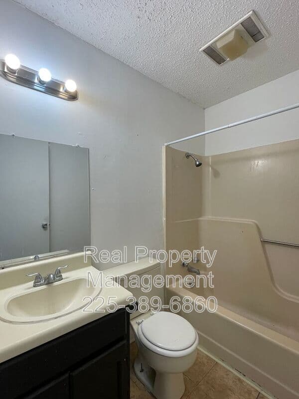 New Roads Townhome: 750 Hospital Rd.