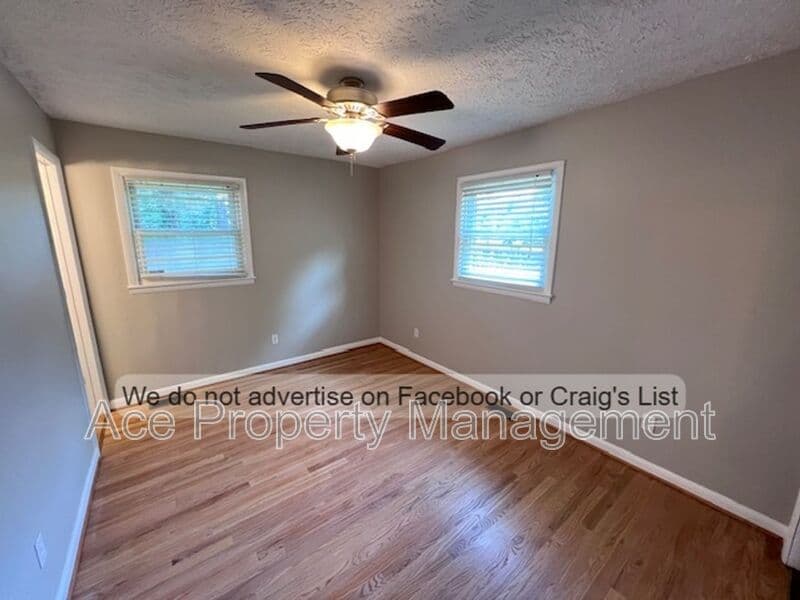 Fayetteville House: 219 N Ingleside Drive