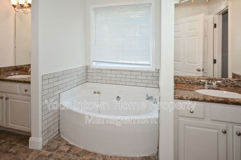 Atlanta House: 69 Haygood Ave SE