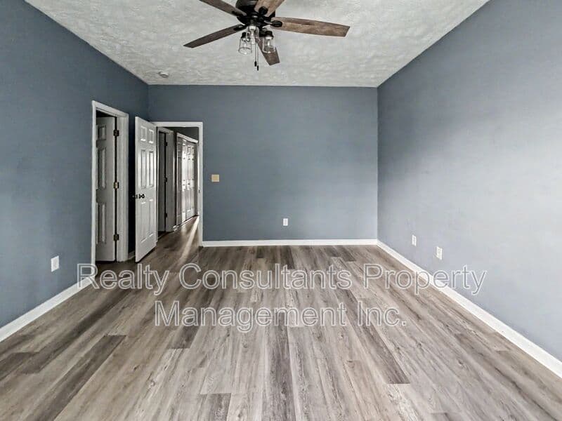 Fayetteville House: 7701 Redwood Avenue