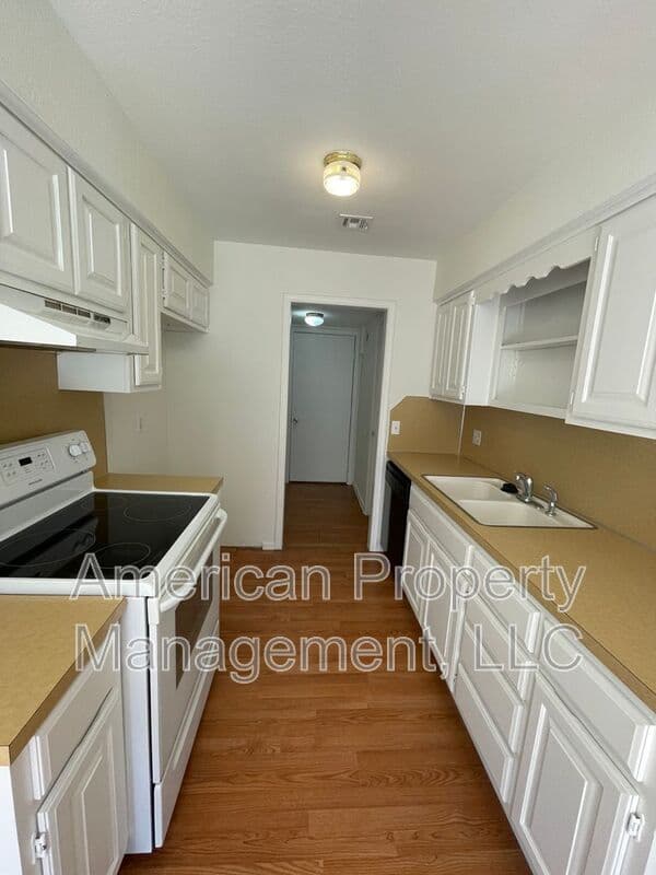 Tulsa House: 1704 W 62nd St S