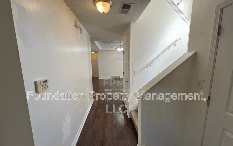 Memphis House: 9115 Cinderhill Cove West