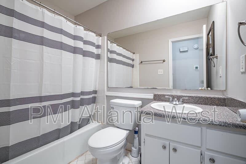 College Park House: 2135 Knighton Drive