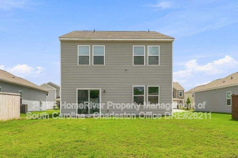 Summerville House: 484 Pender Woods Dr