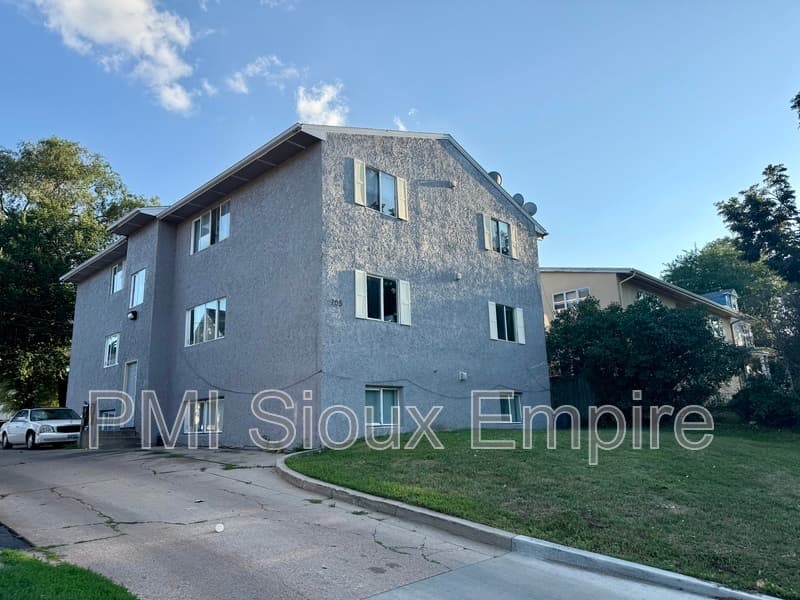 Sioux Falls Condo: 705 W 18th St