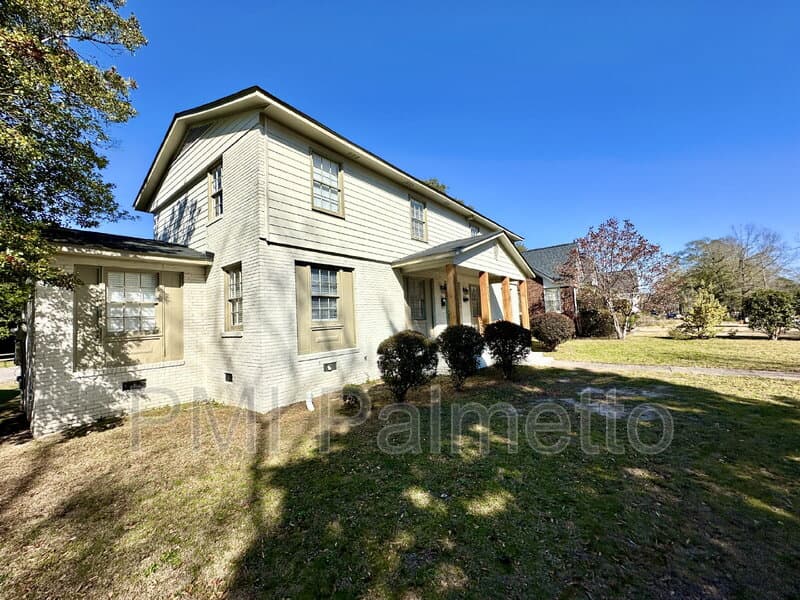 Columbia Condo: 2405 Duncan Street