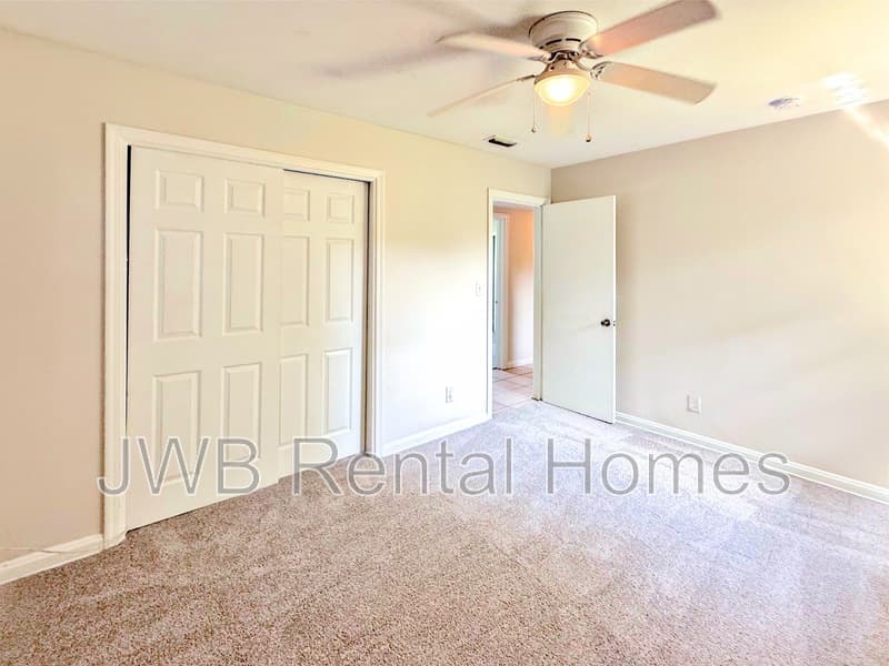 Jacksonville House: 4737 Sprite Rd