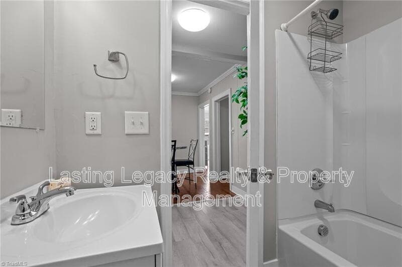 Winston-Salem House: 156 Rosedale Circle