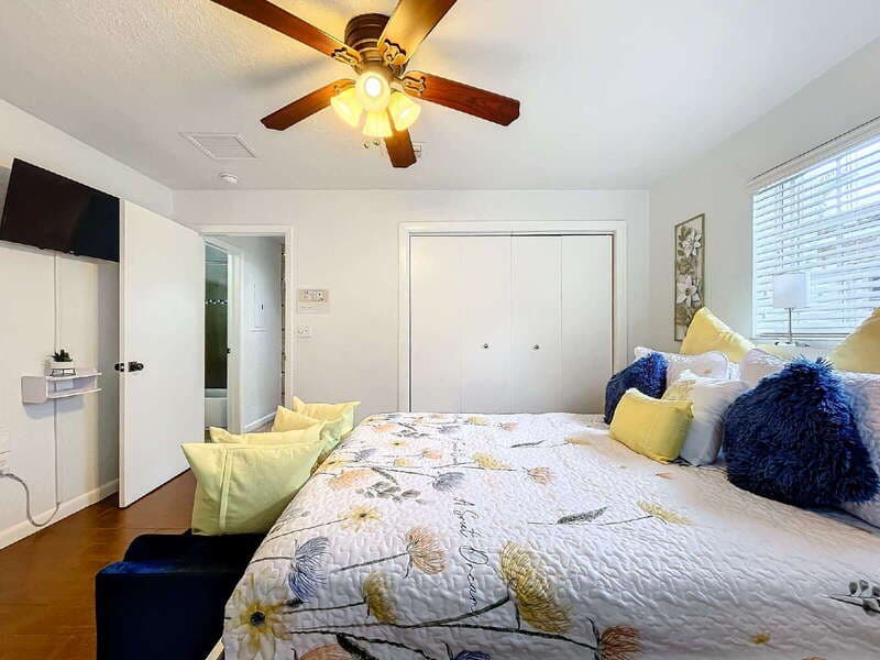 Miramar House: 6512 Arbor Drive