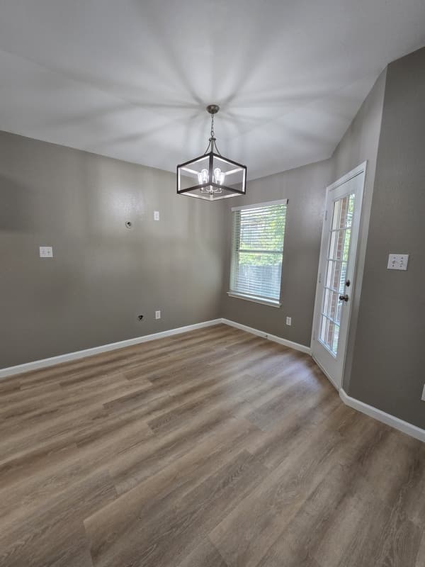 Whitehouse House: 804 Hummingbird Lane