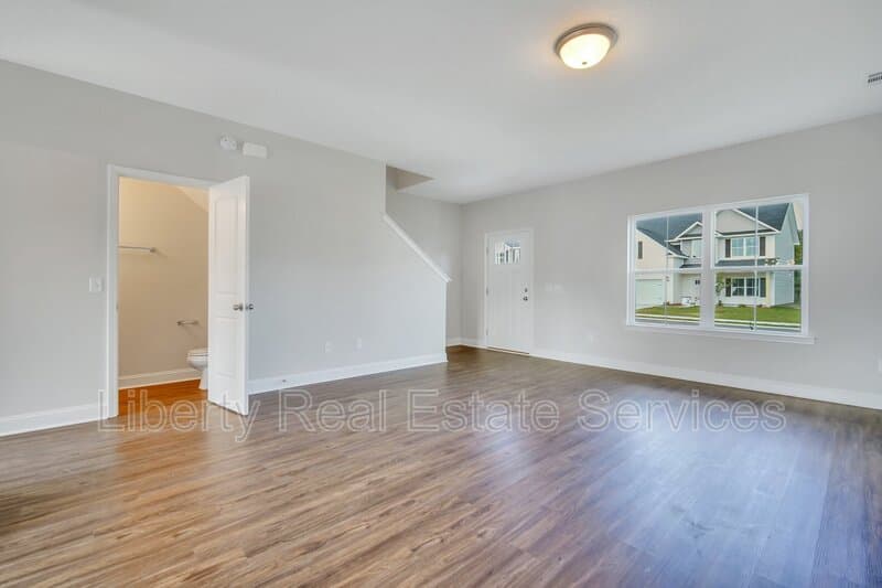 Hinesville House: 88 Fridley Ln