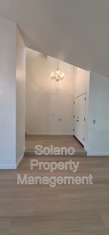 Fairfield House: 5023 Oakbrook Cir