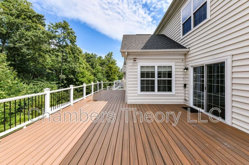 Ashburn House: 21026 Potomac Trail Cir