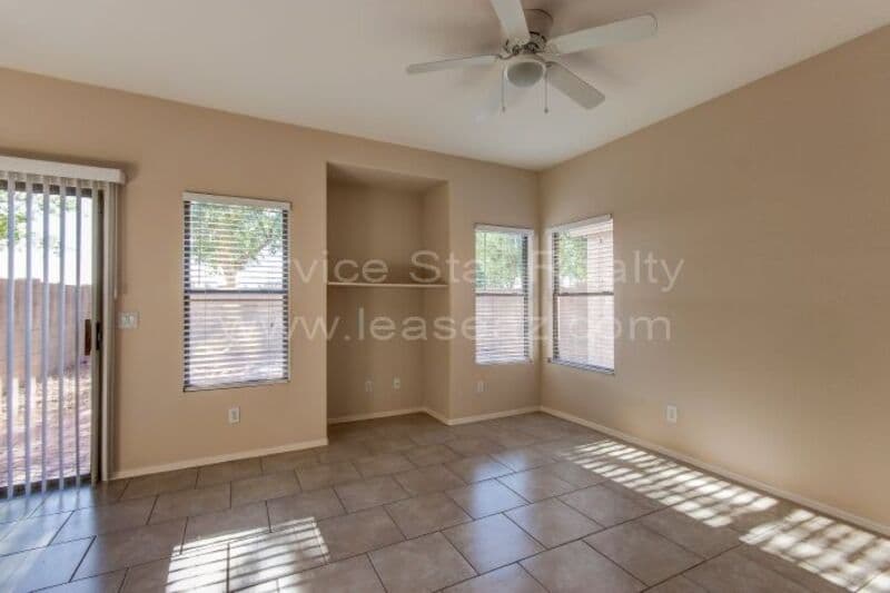Avondale House: 1710 N 105th Dr