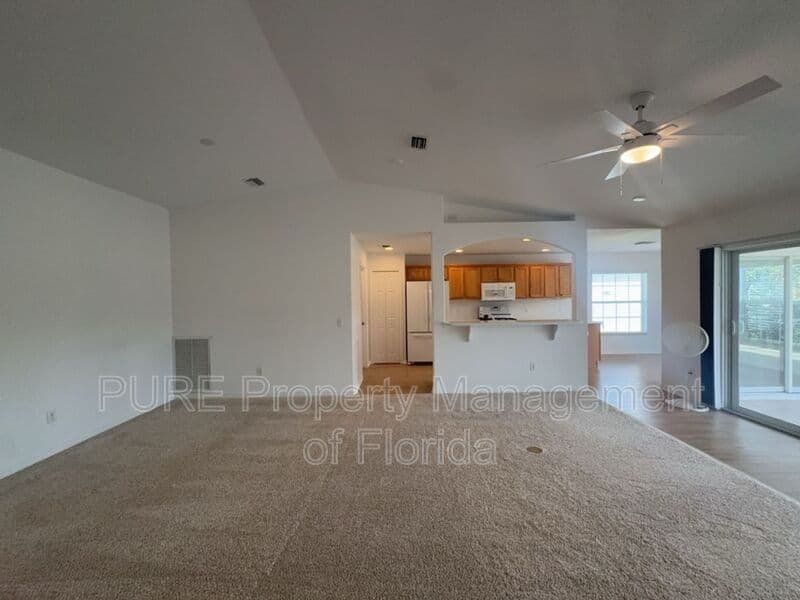 Ocala House: 15939 SW 14th Avenue Rd