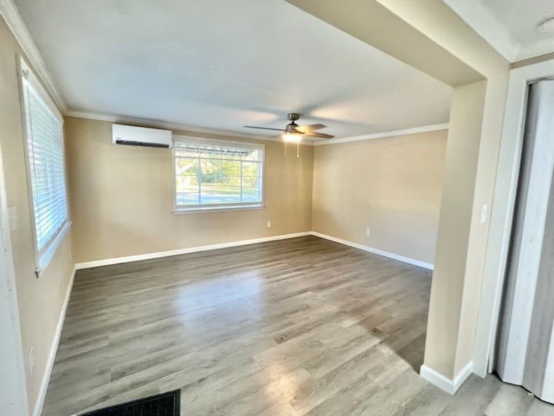 Crestview House: 401 Brett Street South - 401