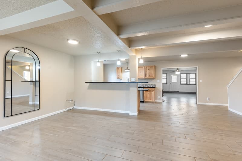 Burnet House: 400 North River Oaks Drive