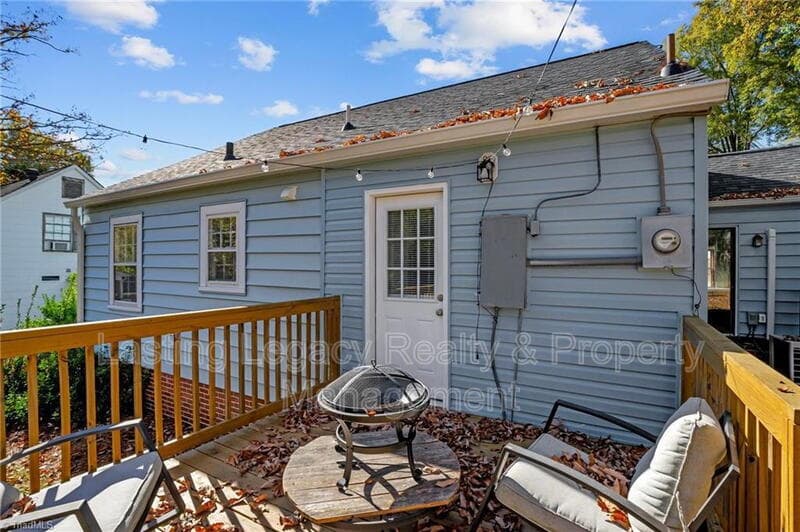 Winston-Salem House: 156 Rosedale Circle