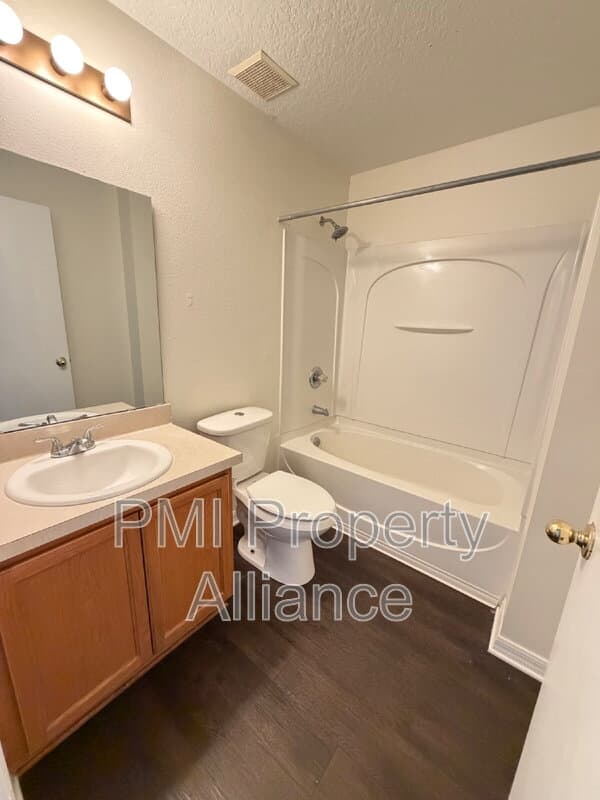 Davenport House: 1153 Elderberry Dr