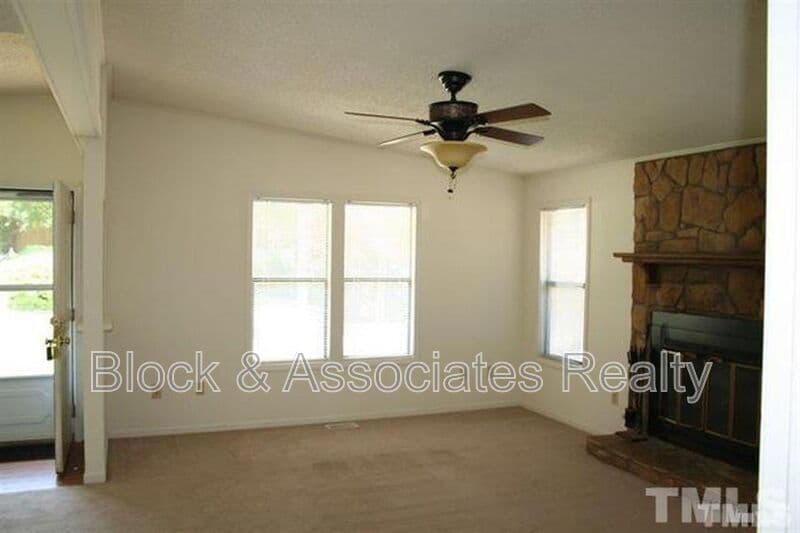 Cary House: 124 Oak Hill Loop