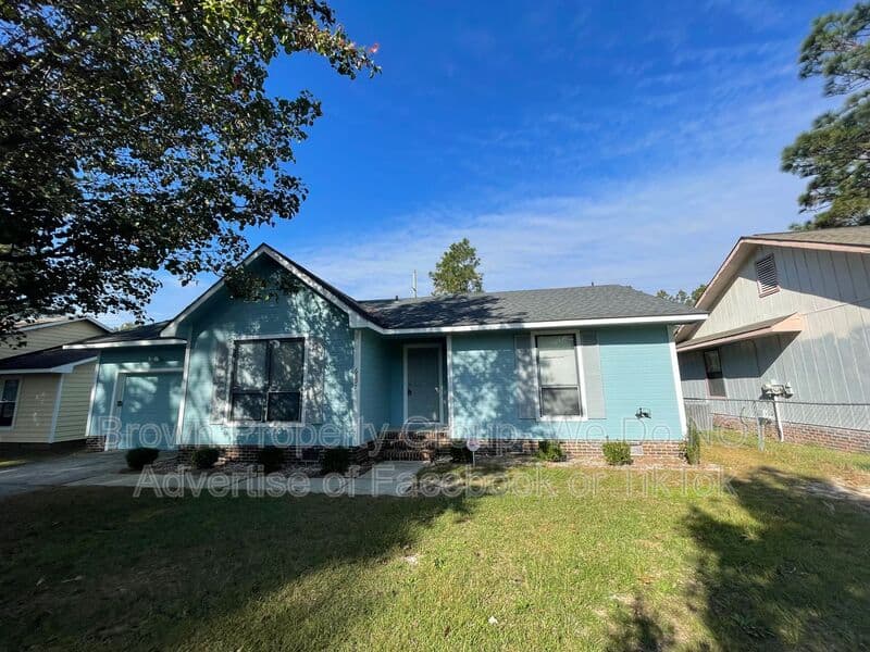 Fayetteville House: 6897 Kingsgate Dr